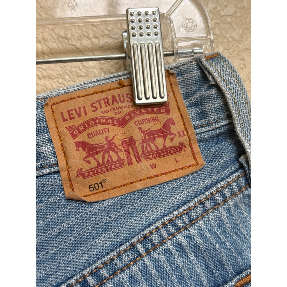 Levi's 501 Original High Rise Denim Shorts Light Wash Blue Pinstripe W29 - Picture 7 of 10